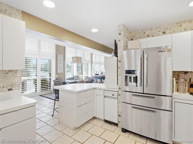 2613 Cove Bay Drive, Waterford, MI 48329