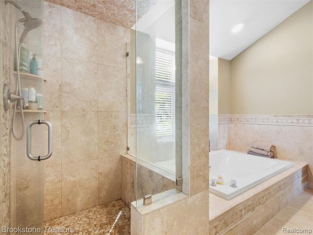 2613 Cove Bay Drive, Waterford, MI 48329