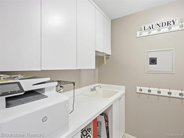 2613 Cove Bay Drive, Waterford, MI 48329