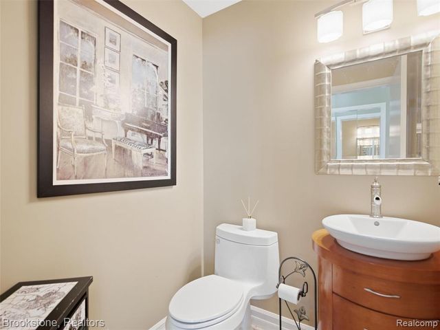 2613 Cove Bay Drive, Waterford, MI 48329