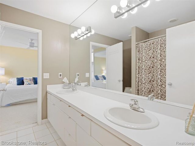 2613 Cove Bay Drive, Waterford, MI 48329