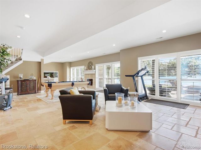 2613 Cove Bay Drive, Waterford, MI 48329