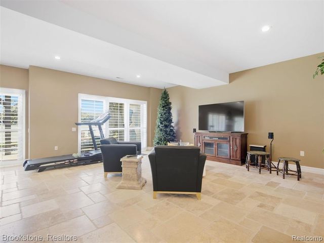 2613 Cove Bay Drive, Waterford, MI 48329