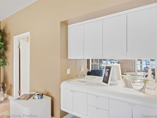 2613 Cove Bay Drive, Waterford, MI 48329