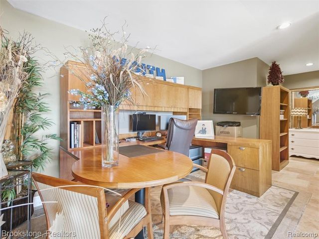 2613 Cove Bay Drive, Waterford, MI 48329