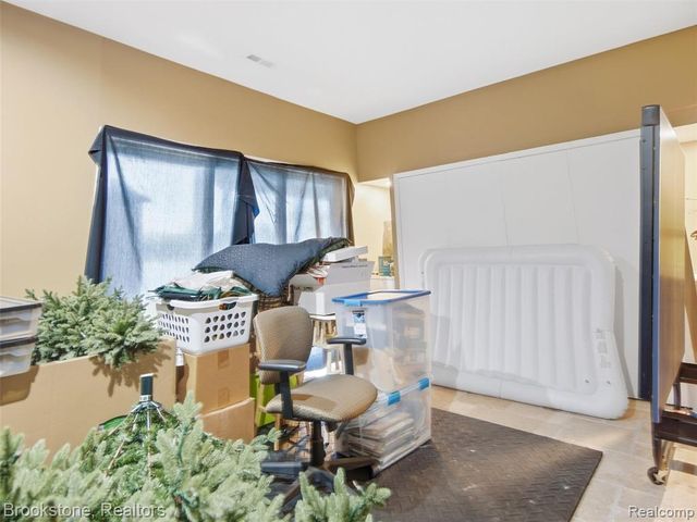 2613 Cove Bay Drive, Waterford, MI 48329