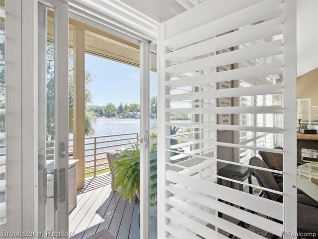 2613 Cove Bay Drive, Waterford, MI 48329