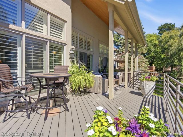 2613 Cove Bay Drive, Waterford, MI 48329