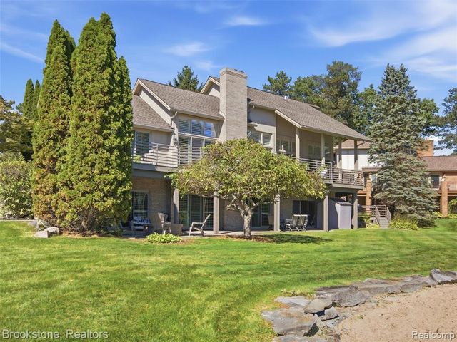 2613 Cove Bay Drive, Waterford, MI 48329