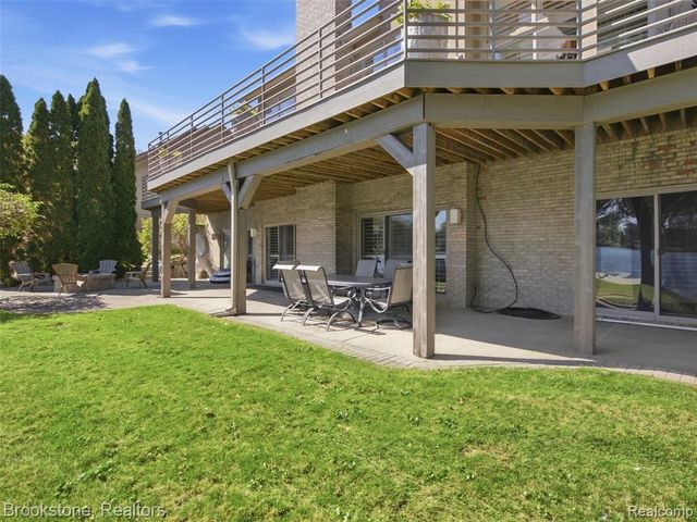 2613 Cove Bay Drive, Waterford, MI 48329
