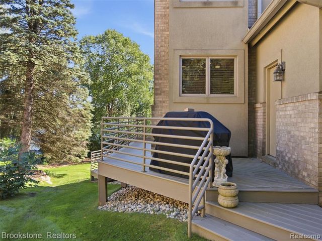 2613 Cove Bay Drive, Waterford, MI 48329