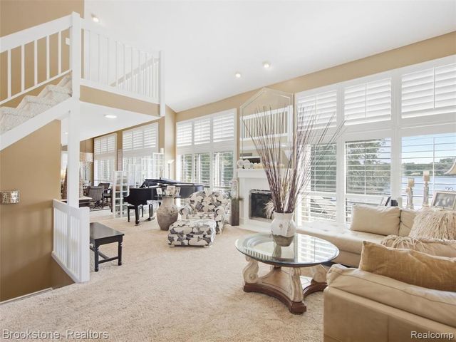 2613 Cove Bay Drive, Waterford, MI 48329