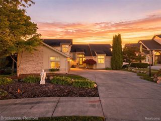 2613 Cove Bay Drive, Waterford, MI 48329