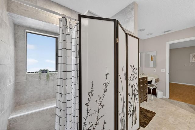 9410 PEBBLE GLEN AVENUE, Tampa, FL 33647