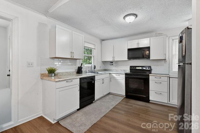 7811 Heatherdale Court, Charlotte, NC 28212