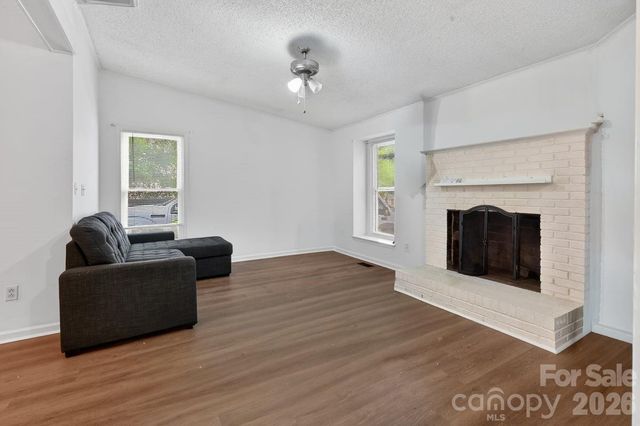 7811 Heatherdale Court, Charlotte, NC 28212