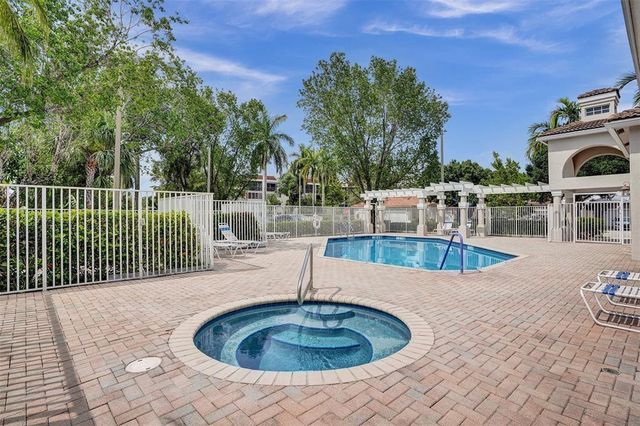 2491 Aragon Boulevard 2, Sunrise, FL 33322