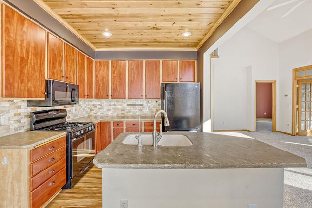 8694 Callahan Trail, Inver Grove Heights, MN 55076