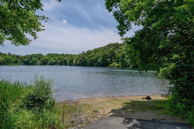 69 Pimlico Pond Rd, Sandwich, MA 02644