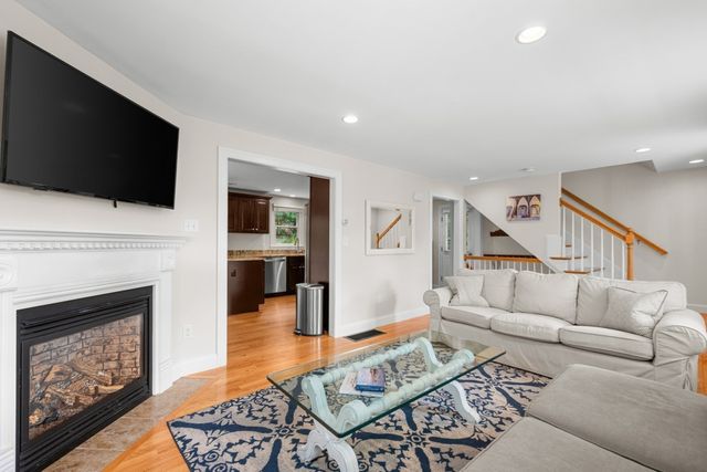 69 Pimlico Pond Rd, Sandwich, MA 02644