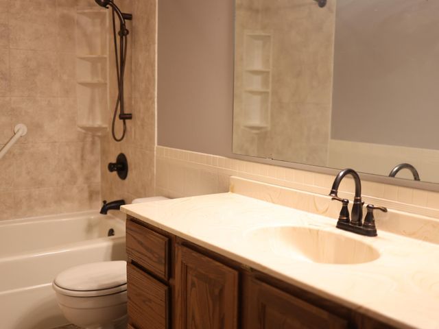 2180 N English Street, Maplewood, MN 55109