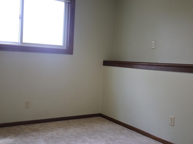 2180 N English Street, Maplewood, MN 55109