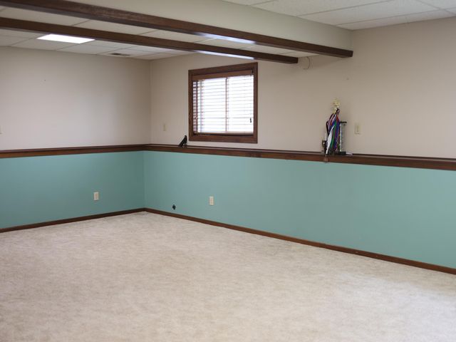 2180 N English Street, Maplewood, MN 55109