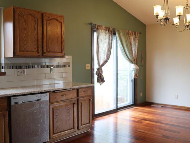 2180 N English Street, Maplewood, MN 55109