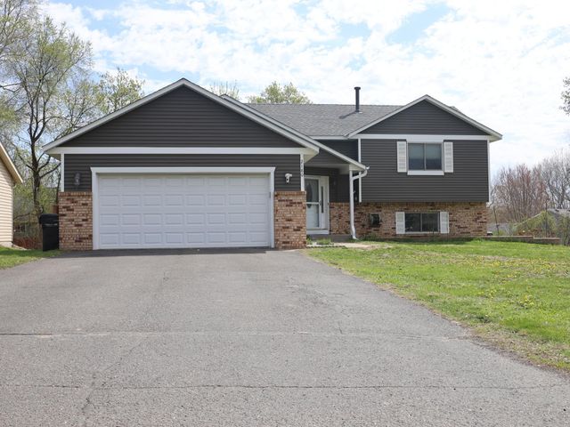 2180 N English Street, Maplewood, MN 55109