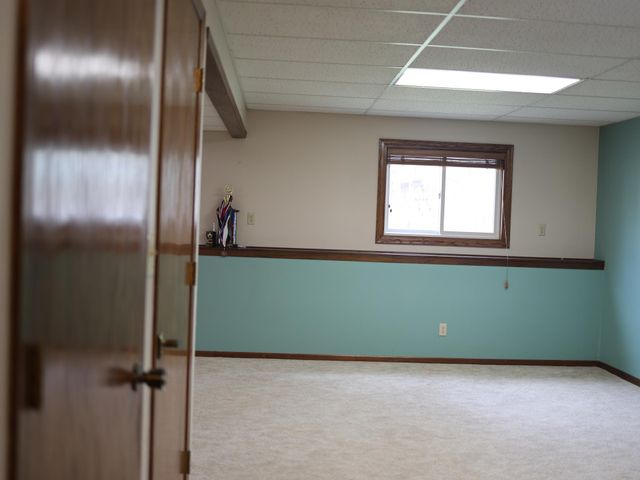 2180 N English Street, Maplewood, MN 55109