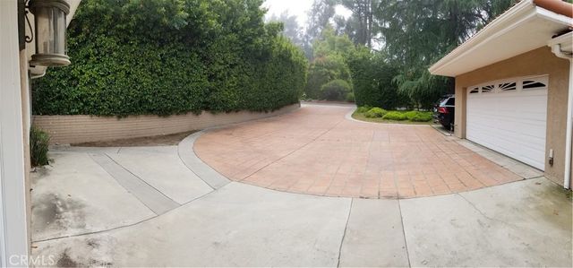 5325 La Forest Drive, La Canada Flintridge, CA 91011