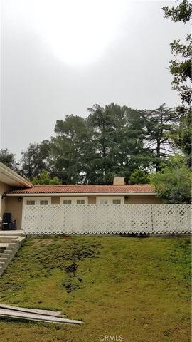 5325 La Forest Drive, La Canada Flintridge, CA 91011