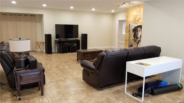 5325 La Forest Drive, La Canada Flintridge, CA 91011