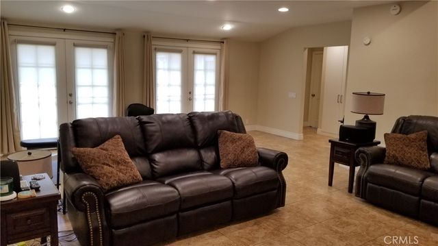 5325 La Forest Drive, La Canada Flintridge, CA 91011