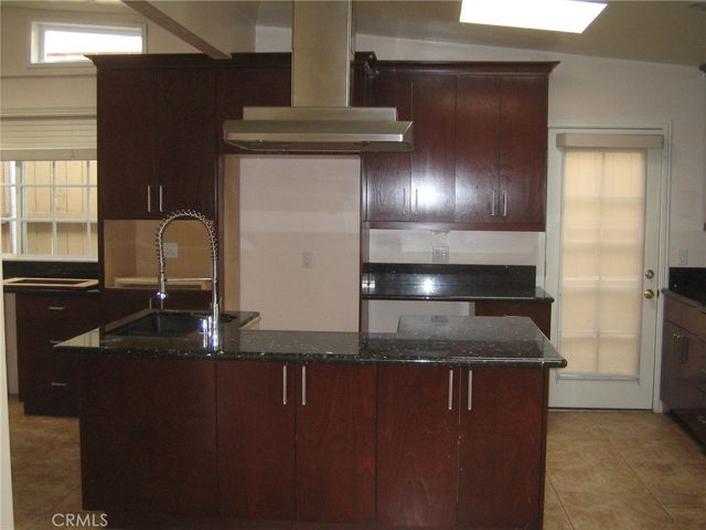 5325 La Forest Drive, La Canada Flintridge, CA 91011