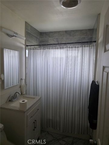 647 W Century, Los Angeles, CA 90044