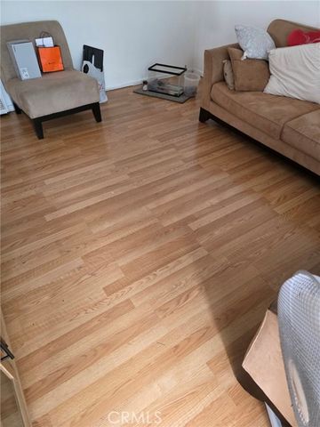 647 W Century, Los Angeles, CA 90044