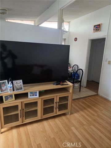 647 W Century, Los Angeles, CA 90044