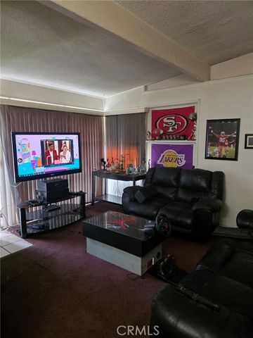 647 W Century, Los Angeles, CA 90044