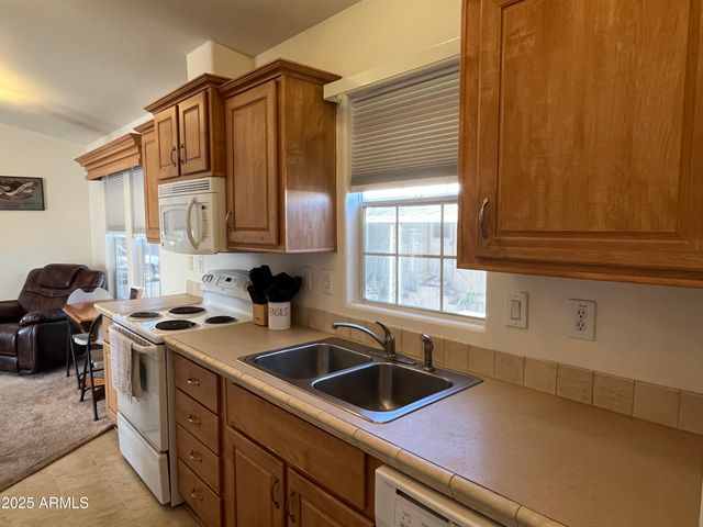 10960 N 67TH Avenue 145, Glendale, AZ 85304