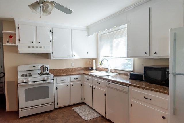 26 Sunset Rd, Dracut, MA 01826
