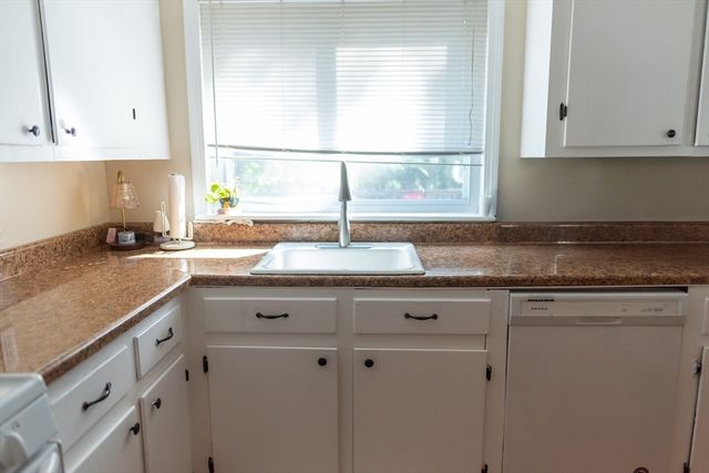 26 Sunset Rd, Dracut, MA 01826