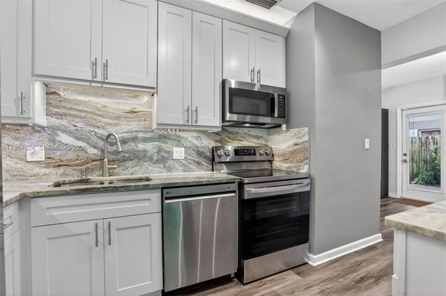 409 NW 28th Ct, Wilton Manors, FL 33311