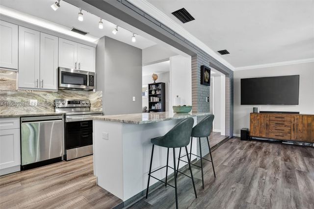 409 NW 28th Ct, Wilton Manors, FL 33311