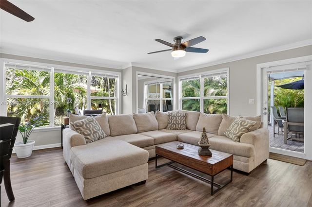 409 NW 28th Ct, Wilton Manors, FL 33311