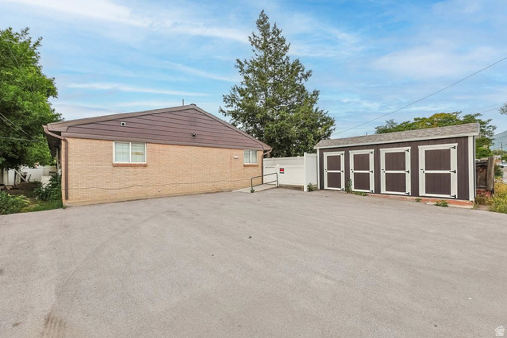 Image 34 of property listing at 220 E LESLIE AVE, Salt Lake City, UT 84115