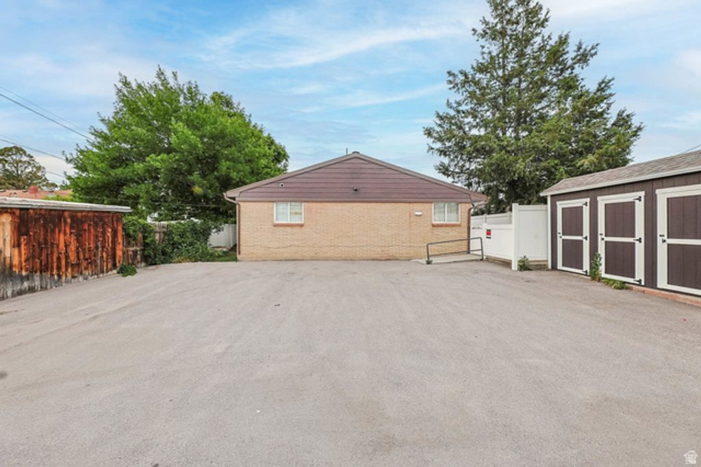 Image 35 of property listing at 220 E LESLIE AVE, Salt Lake City, UT 84115