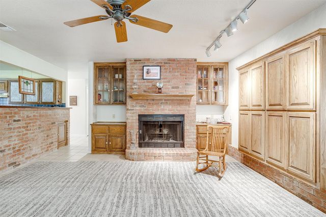 8621 Ravenswood Road, Granbury, TX 76049