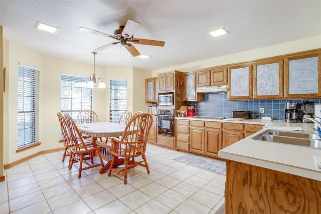 8621 Ravenswood Road, Granbury, TX 76049