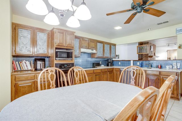 8621 Ravenswood Road, Granbury, TX 76049